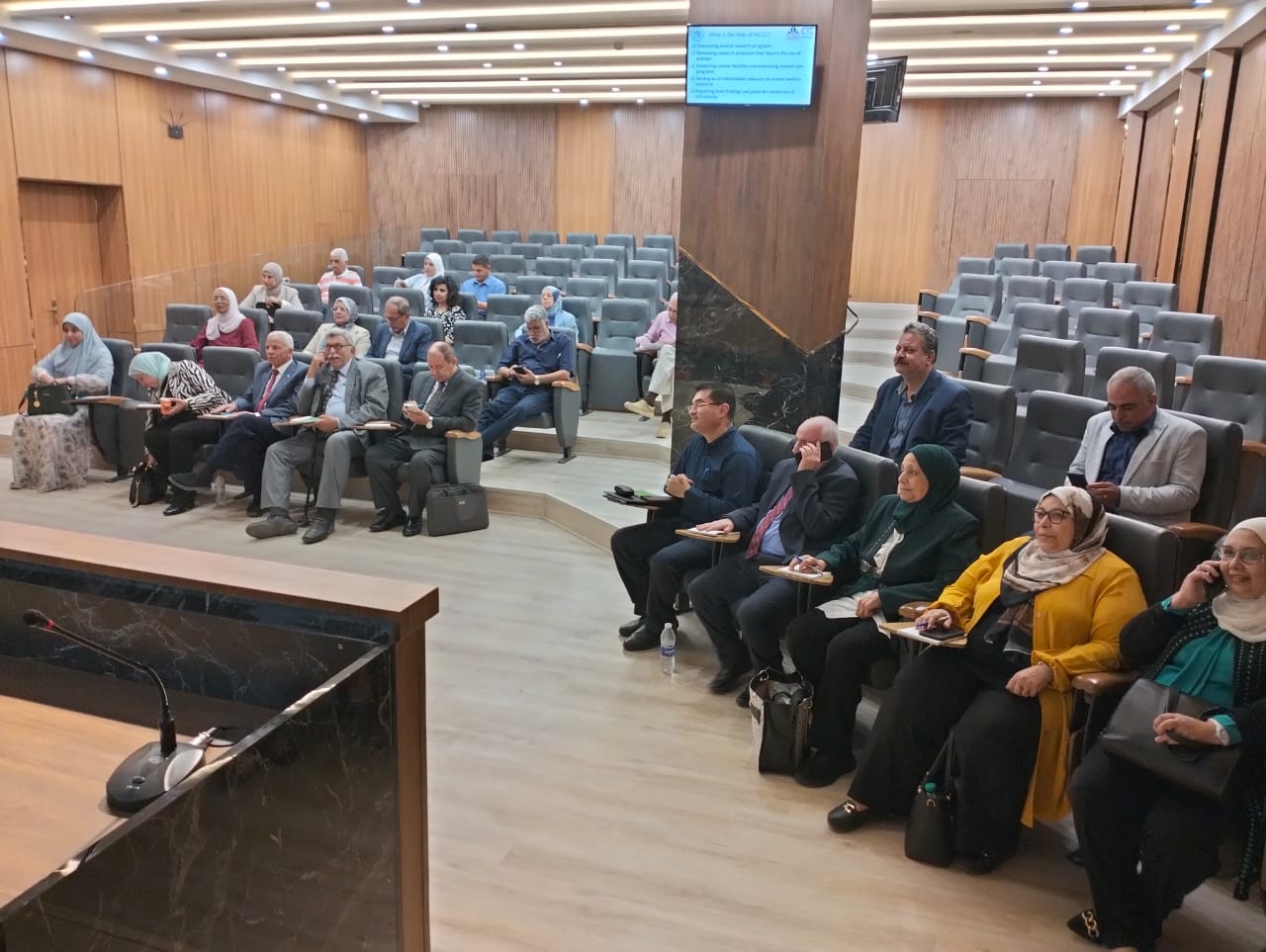 مشاركة جامعة اسوان بورشة عمل بجامعة القاهرة حول رعاية و استخدام حيوانات التجارب فى التعليم و البحث العلمى